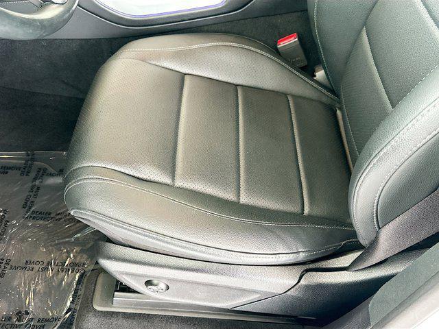 Photo of 2022 White Mercedes-Benz GLE 350