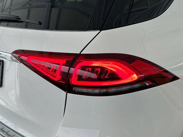 Photo of 2022 White Mercedes-Benz GLE 350