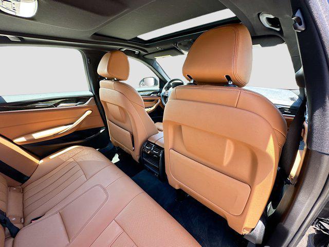 Photo of 2022 Dark Graphite Metallic BMW 540