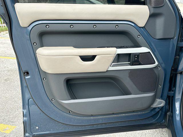 Photo of 2021 Tasman Blue Metallic Land Rover Defender