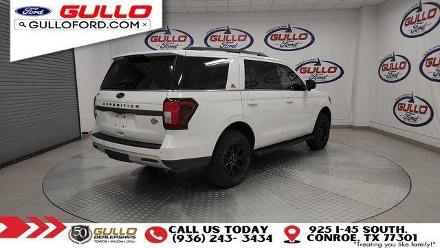 Photo of 2023 Star White Ford Expedition