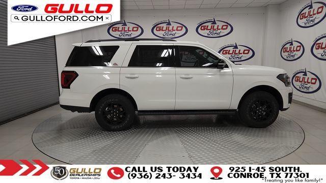 Photo of 2023 Star White Ford Expedition