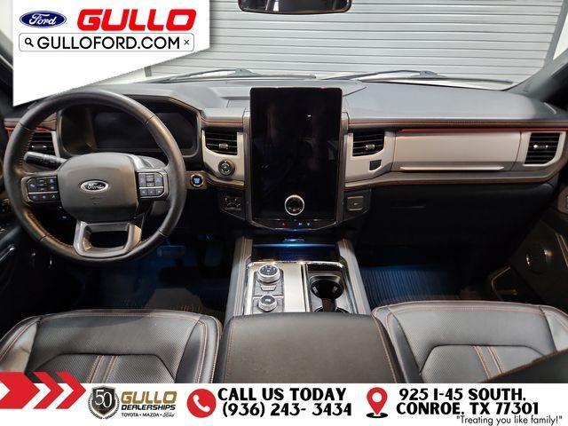 Photo of 2023 Star White Ford Expedition