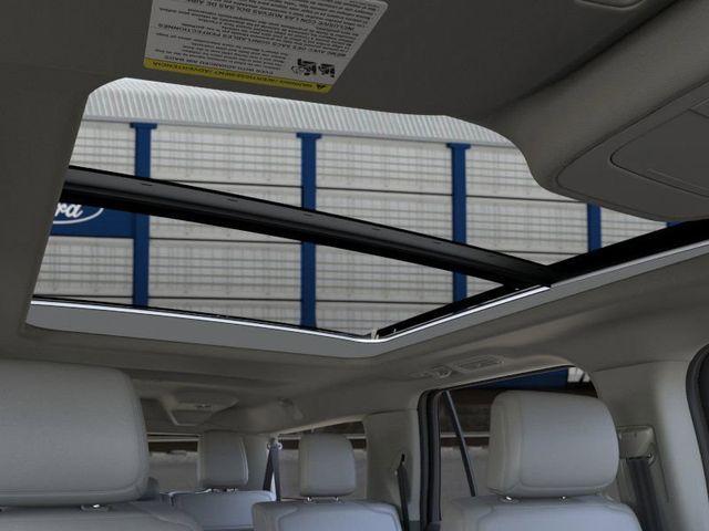 Photo of 2025 Star White Ford Expedition Max