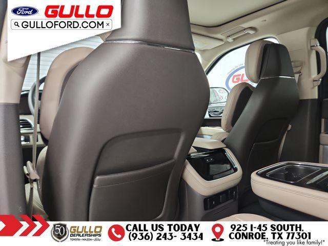 Photo of 2023 Radiance Metallic Lincoln Navigator L