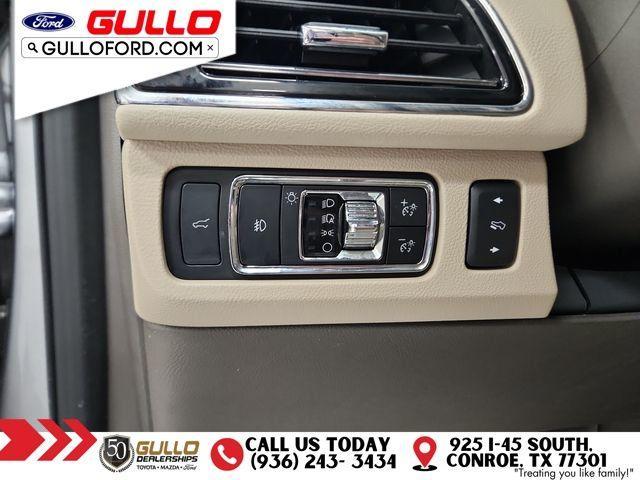 Photo of 2023 Radiance Metallic Lincoln Navigator L