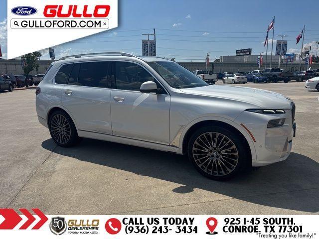 Photo of 2023 Mineral White Metallic BMW X7