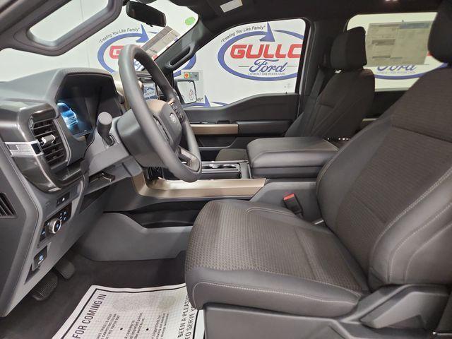 Photo of 2025 Oxford White Ford F-150