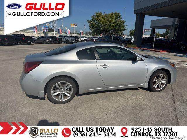 Photo of 2010 Radiant Silver Nissan Altima