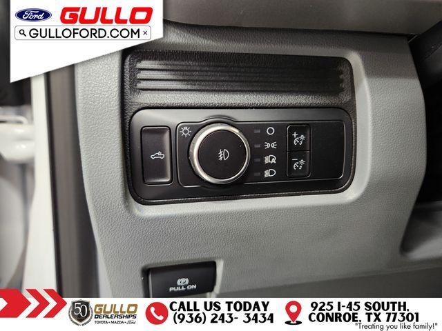 Photo of 2023 Oxford White Ford F-250