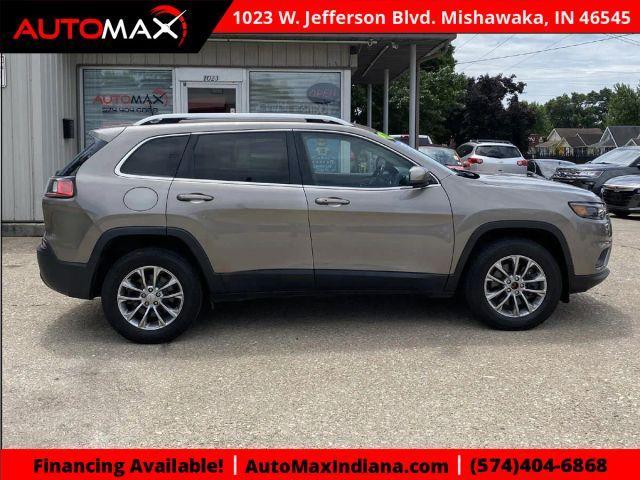 Photo of 2019 Gray Jeep Cherokee