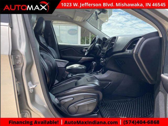 Photo of 2019 Gray Jeep Cherokee