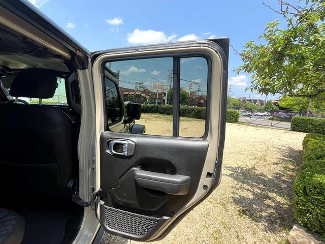 Photo of 2021 Beige Jeep Wrangler Unlimited