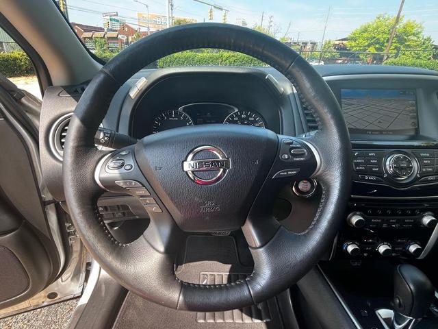 Photo of 2018 SILVER Nissan Pathfinder