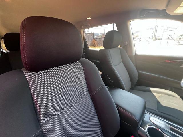 Photo of 2018 SILVER Nissan Pathfinder