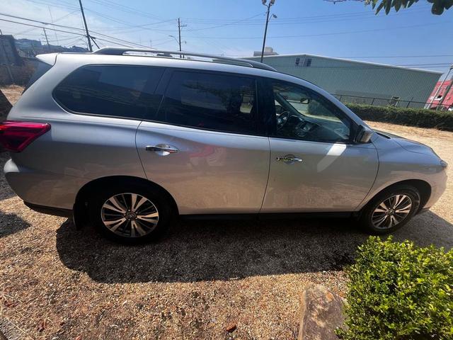 Photo of 2018 SILVER Nissan Pathfinder
