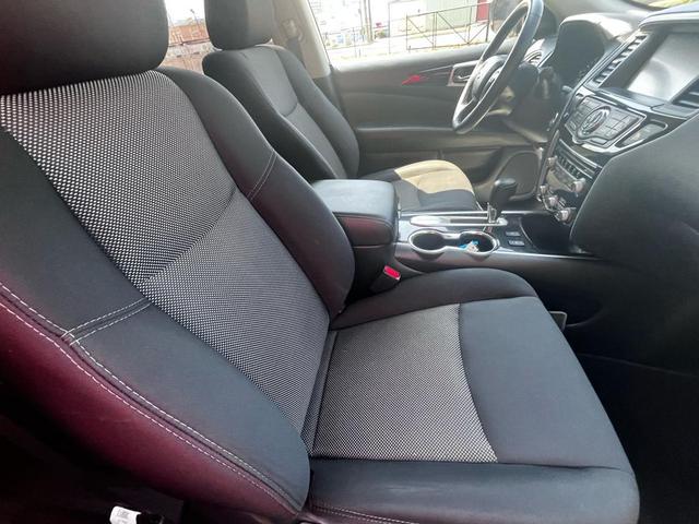 Photo of 2018 SILVER Nissan Pathfinder