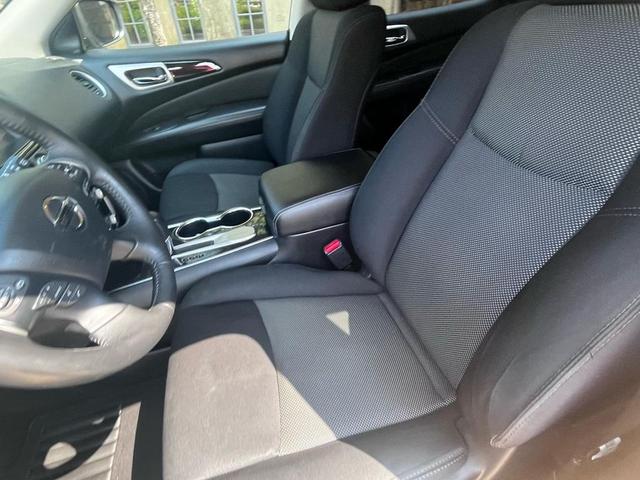 Photo of 2018 SILVER Nissan Pathfinder