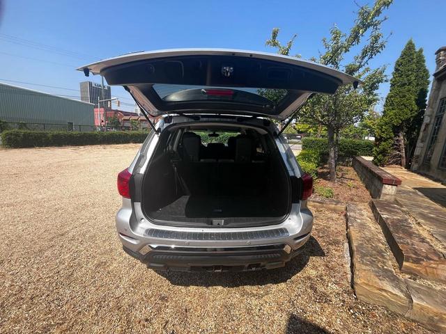Photo of 2018 SILVER Nissan Pathfinder