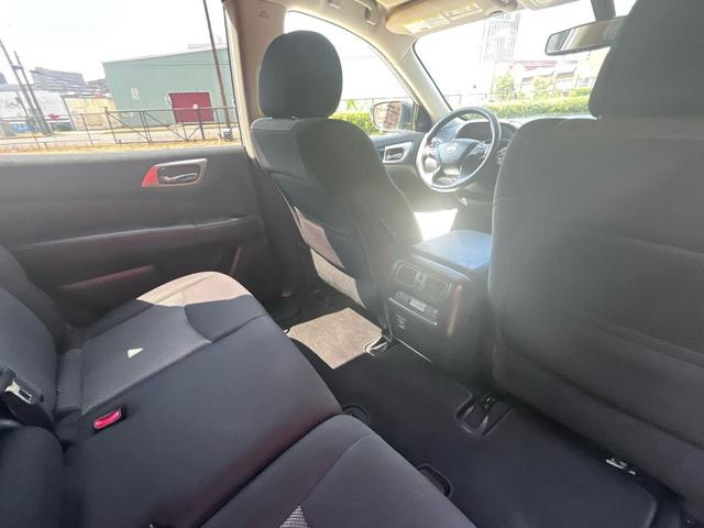 Photo of 2018 SILVER Nissan Pathfinder