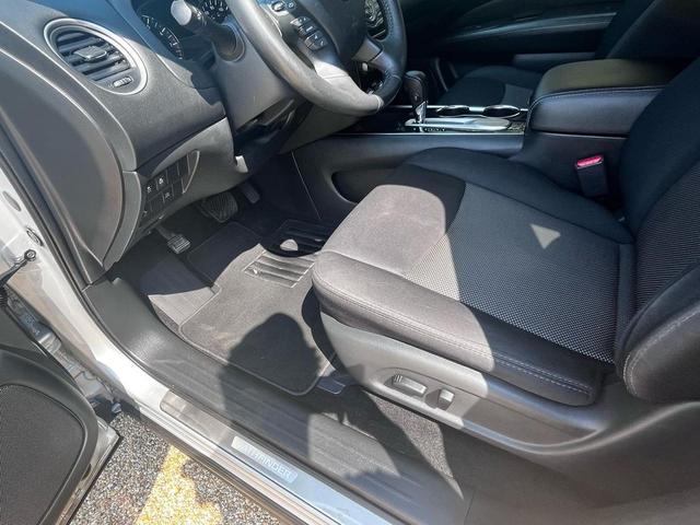 Photo of 2018 SILVER Nissan Pathfinder