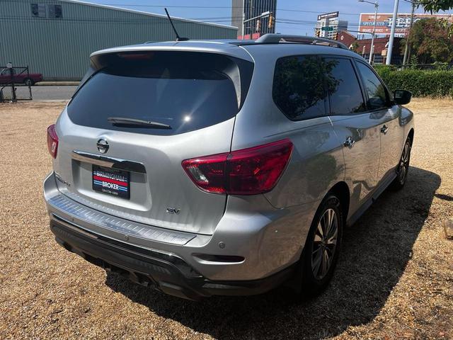 Photo of 2018 SILVER Nissan Pathfinder
