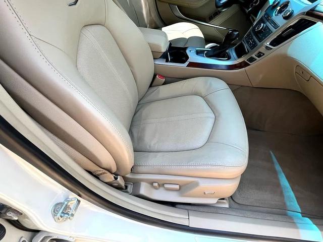 Photo of 2011 WHITE Cadillac CTS