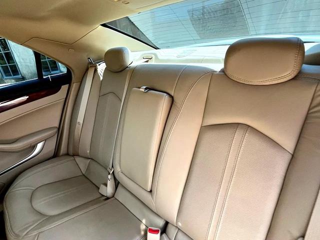 Photo of 2011 WHITE Cadillac CTS
