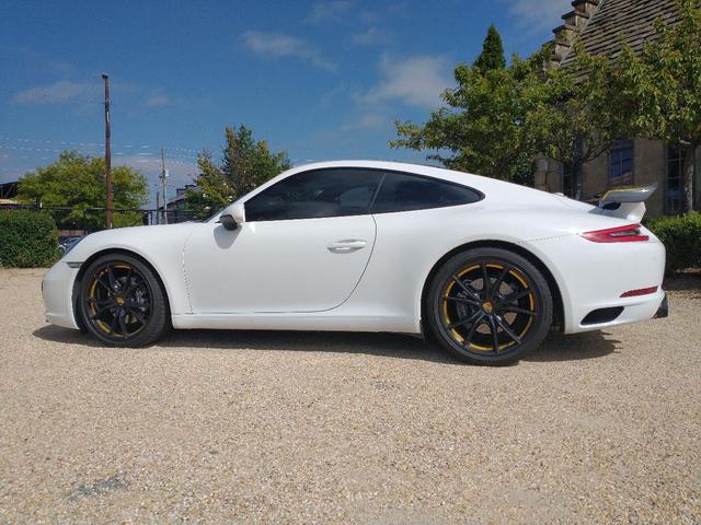 Photo of 2017 White Porsche 911