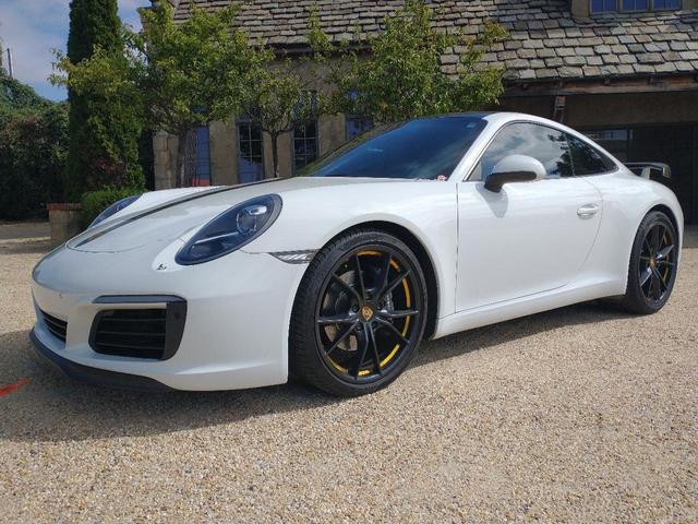 Photo of 2017 White Porsche 911