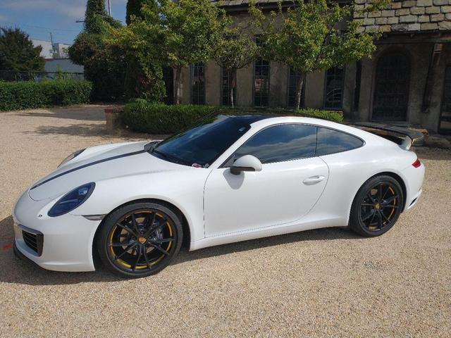 Photo of 2017 White Porsche 911