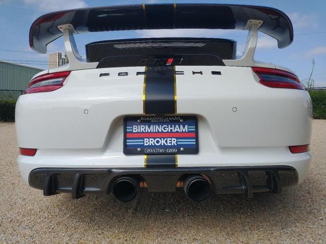 Photo of 2017 White Porsche 911