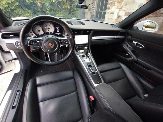 Photo of 2017 White Porsche 911