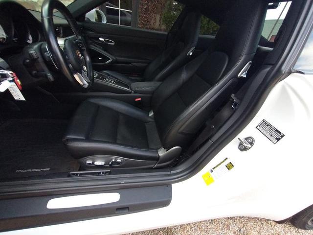 Photo of 2017 White Porsche 911