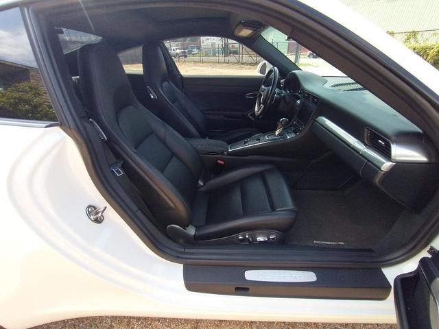 Photo of 2017 White Porsche 911