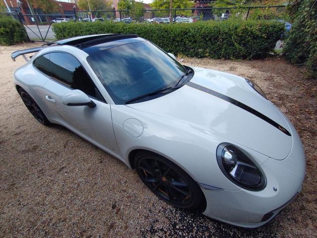 Photo of 2017 White Porsche 911