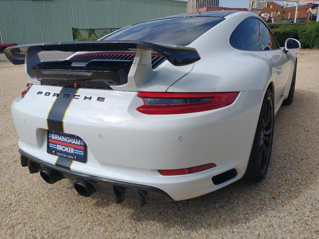 Photo of 2017 White Porsche 911
