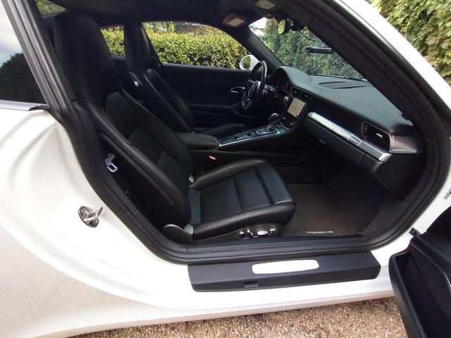 Photo of 2017 White Porsche 911