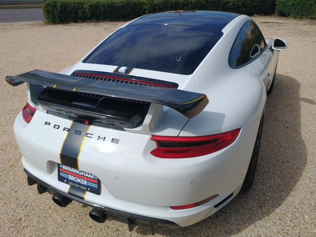 Photo of 2017 White Porsche 911