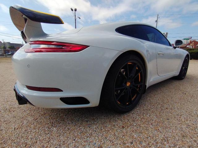 Photo of 2017 White Porsche 911