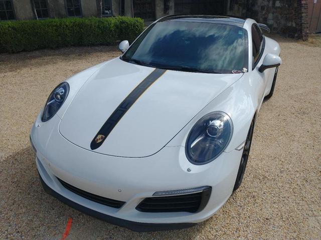Photo of 2017 White Porsche 911
