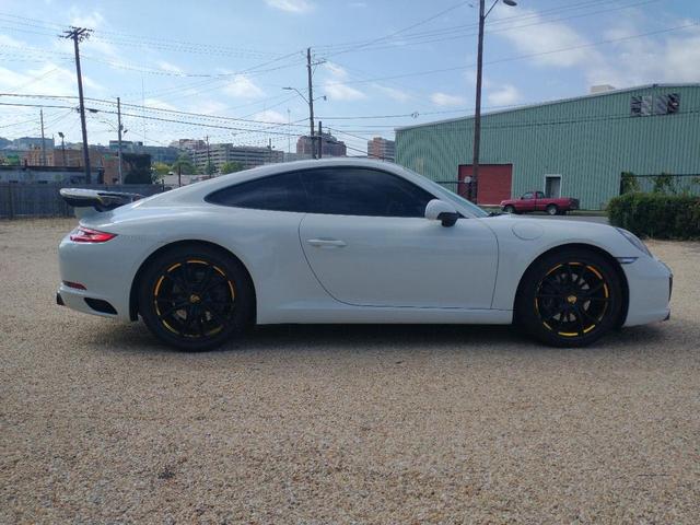 Photo of 2017 White Porsche 911