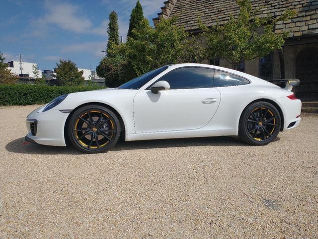 Photo of 2017 White Porsche 911