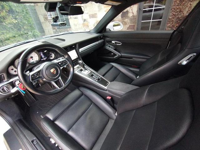Photo of 2017 White Porsche 911