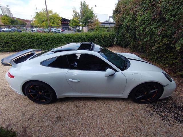 Photo of 2017 White Porsche 911