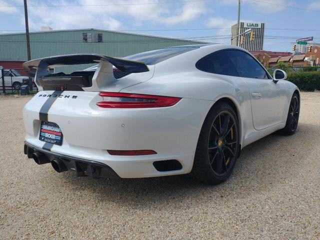 Photo of 2017 White Porsche 911