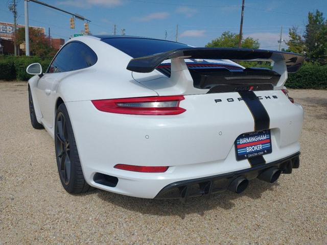 Photo of 2017 White Porsche 911