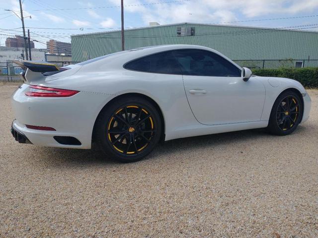 Photo of 2017 White Porsche 911