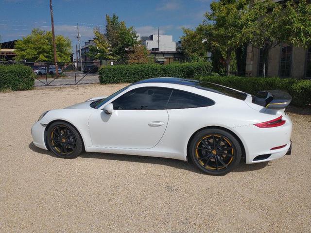 Photo of 2017 White Porsche 911