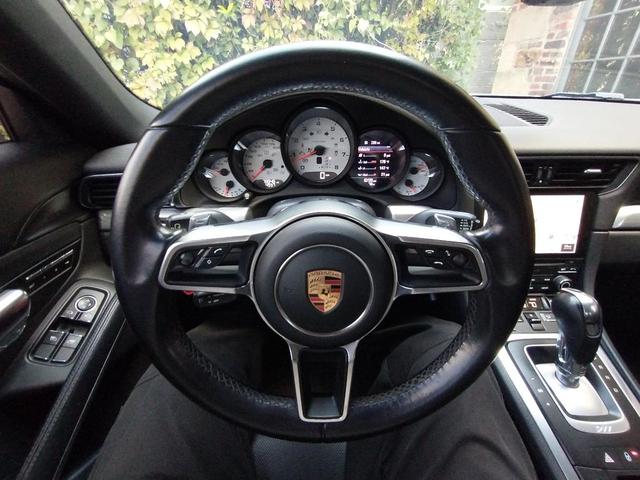 Photo of 2017 White Porsche 911